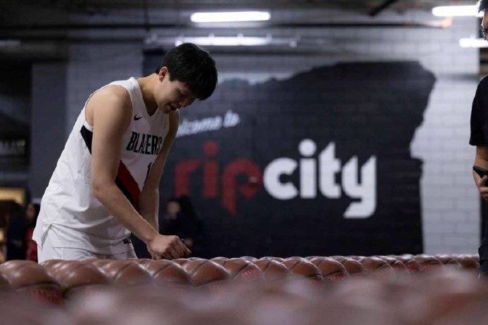 杨瀚森:新赛季珍惜上场时间 跟随大哥们脚步